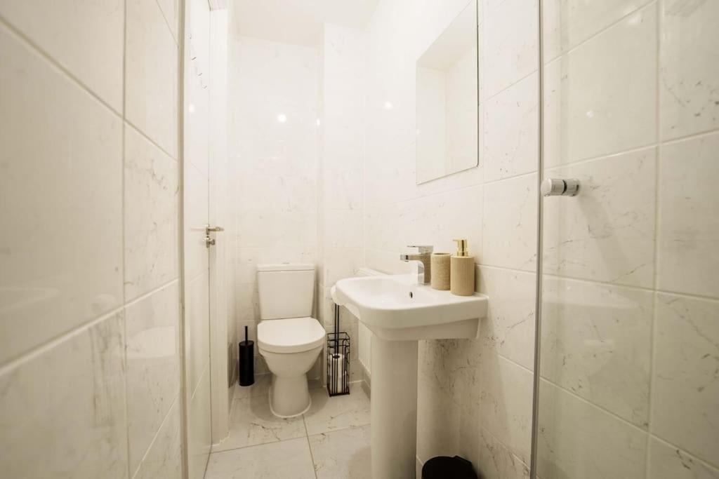 Superb 4br New House Holiday home Leeds (West Yorkshire)