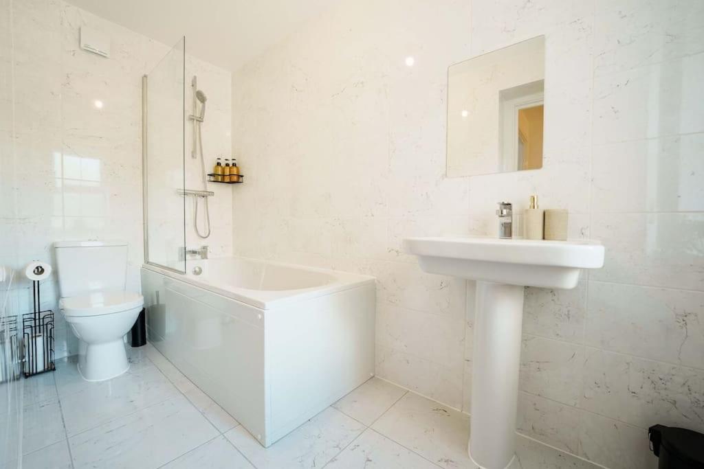 Superb 4br New House *