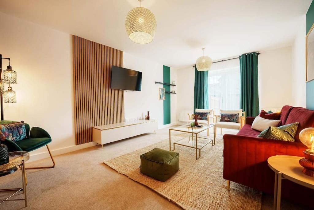 Superb 4br New House Leeds (West Yorkshire)